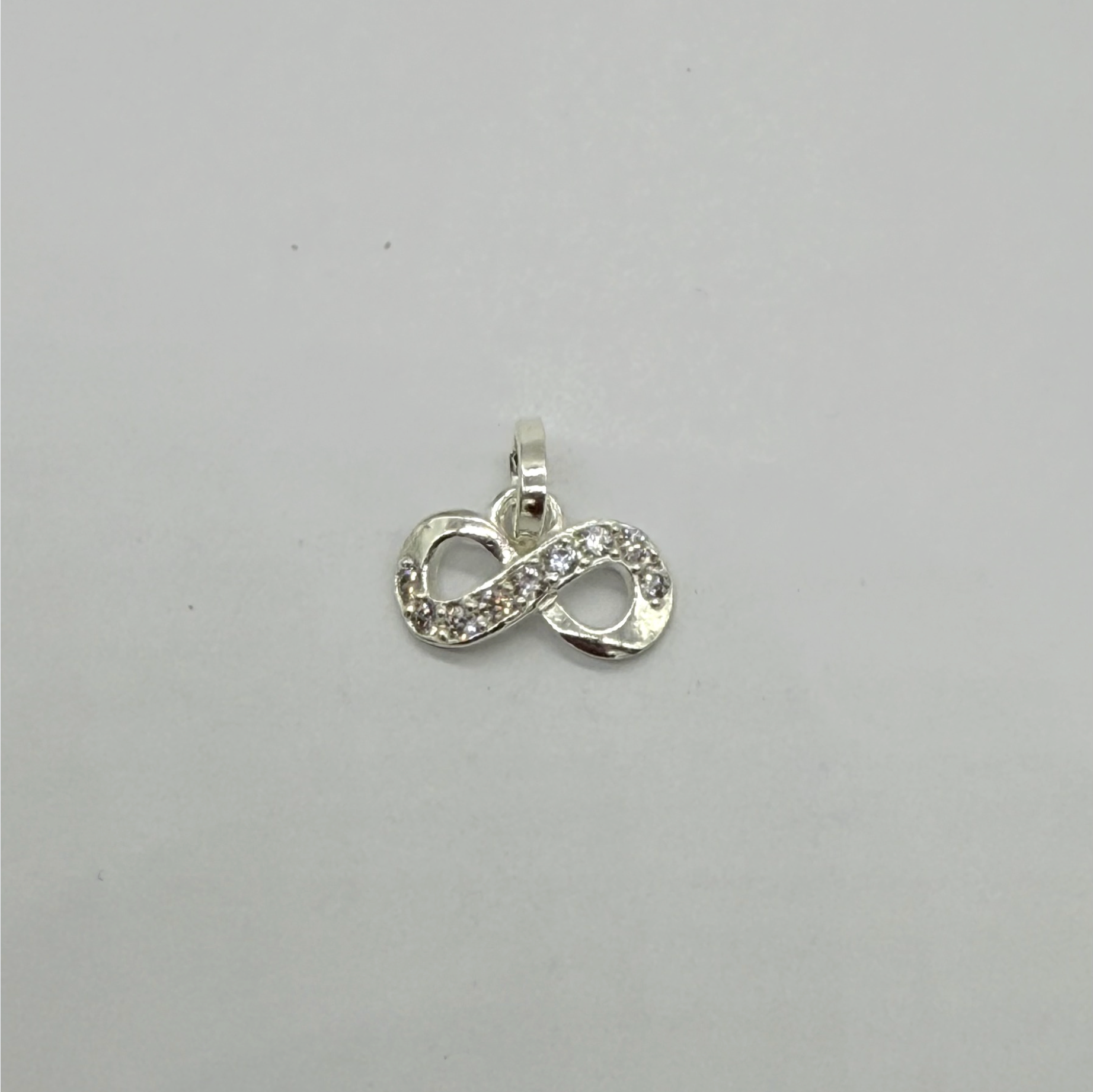 Dije Infinito con Zirconia