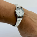Reloj con pulsera de líneas